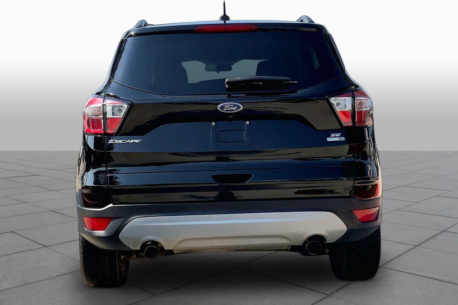 Used 2018 Shadow Black Ford SE image 5