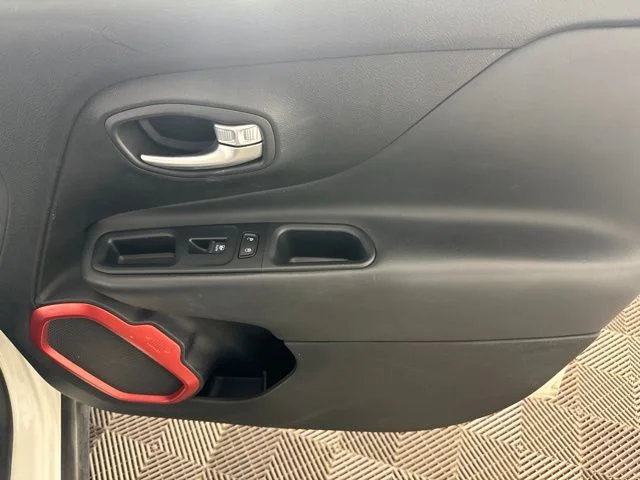 Used 2019 White Jeep Trailhawk image 23