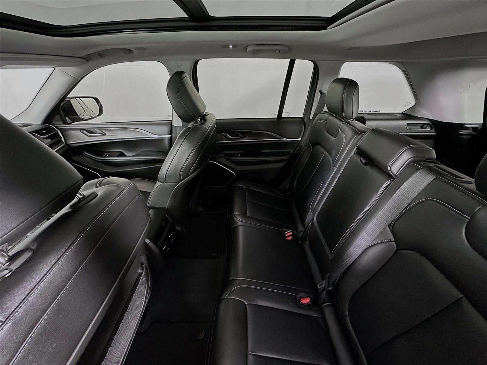 Used 2022 Black Jeep 4DR 4WD image 11