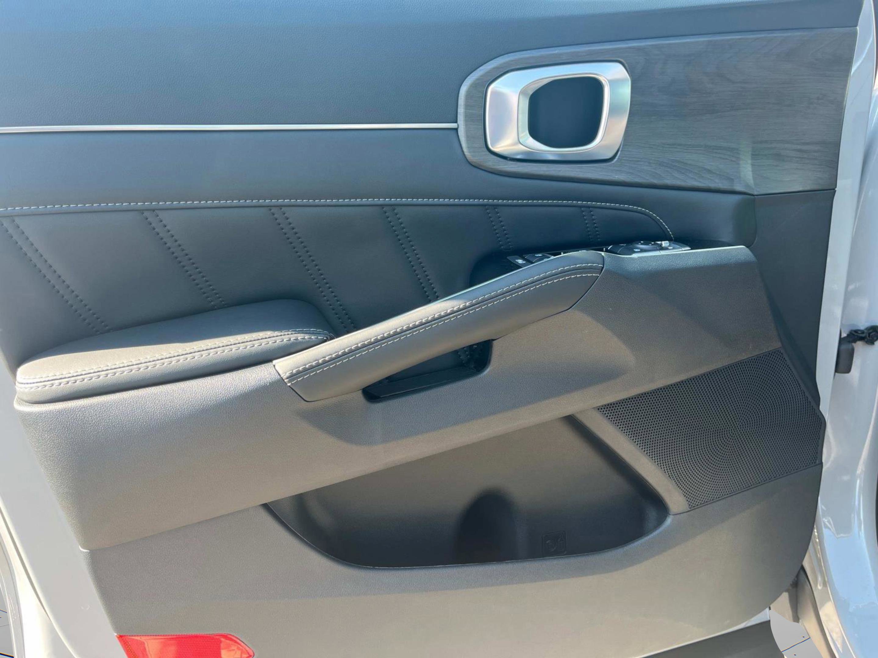 New 2025 Wolf Gray Kia X-Line SX AWD image 24