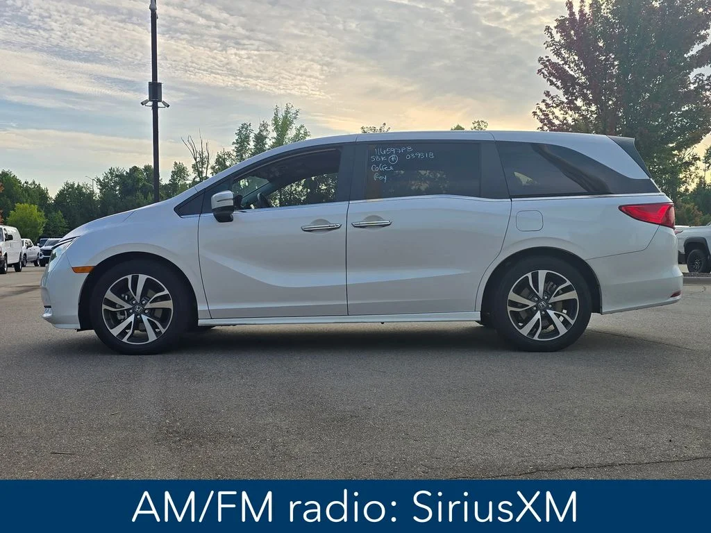 Used 2024 White Honda Touring image 4