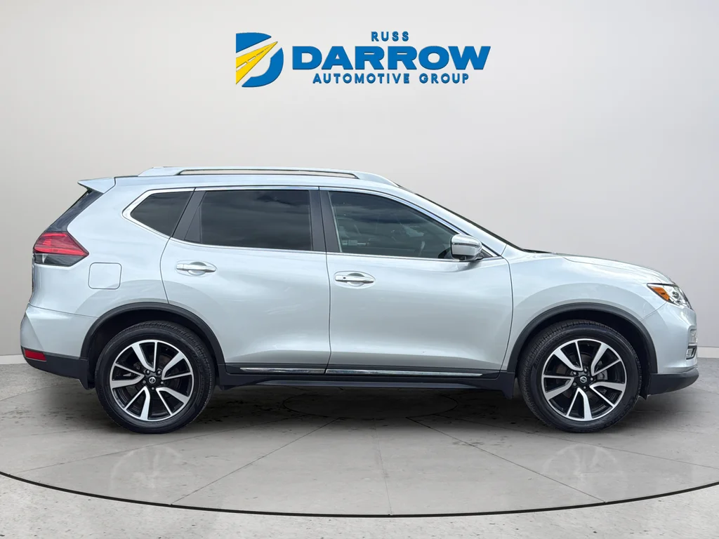 Used 2017 Silver Nissan SL image 23