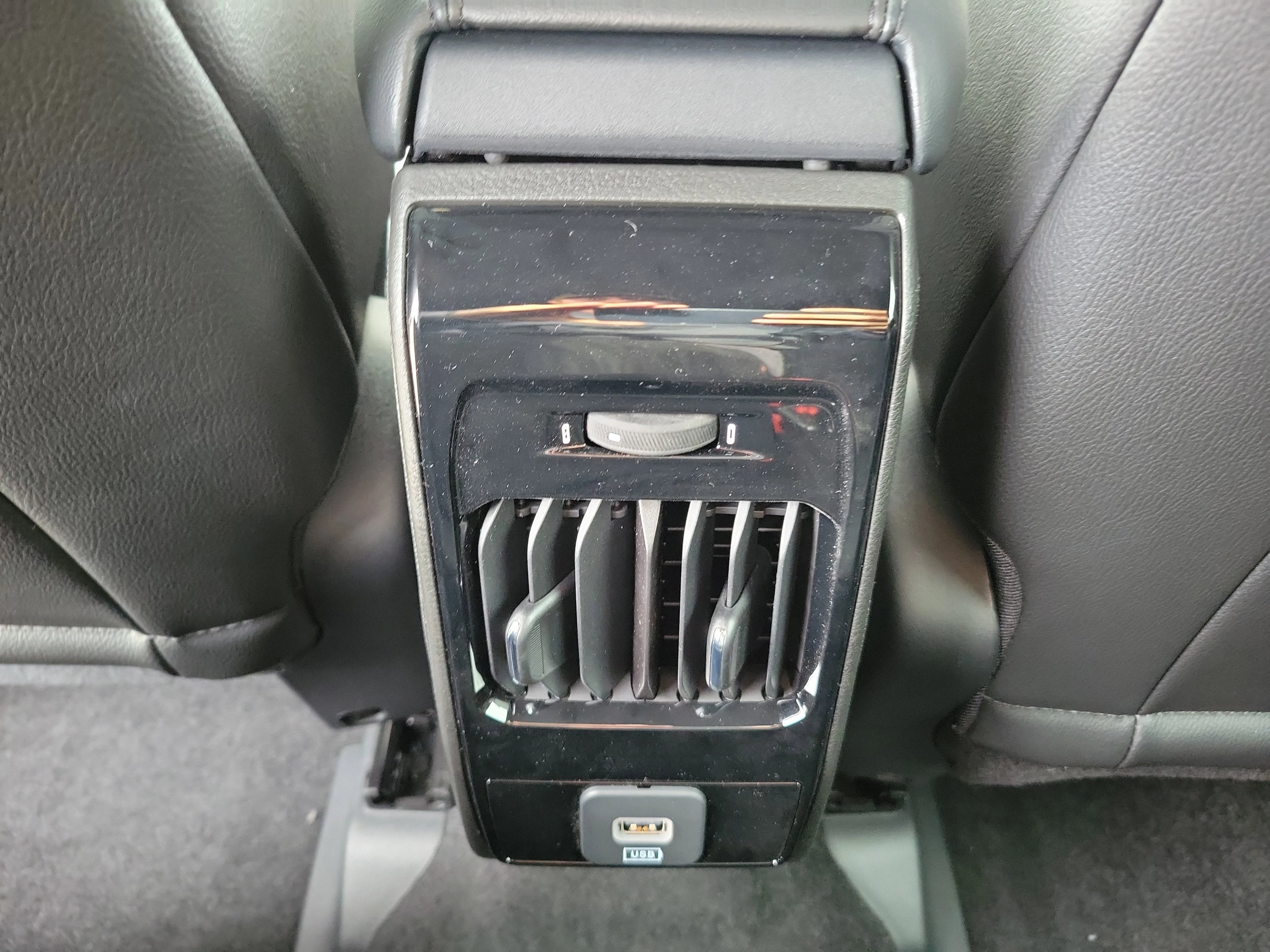 New 2026 Hydro Blue Pearlcoat Jeep Latitude image 10