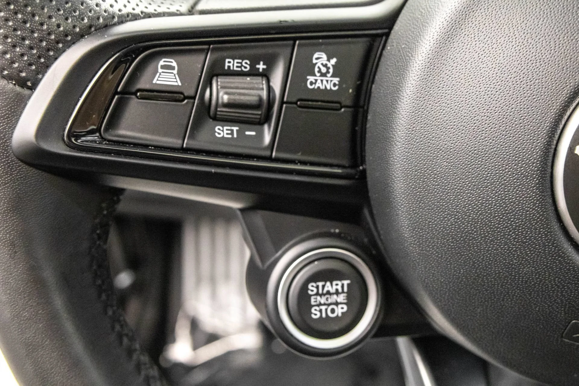 Used 2022 White Alfa Romeo Ti image 19