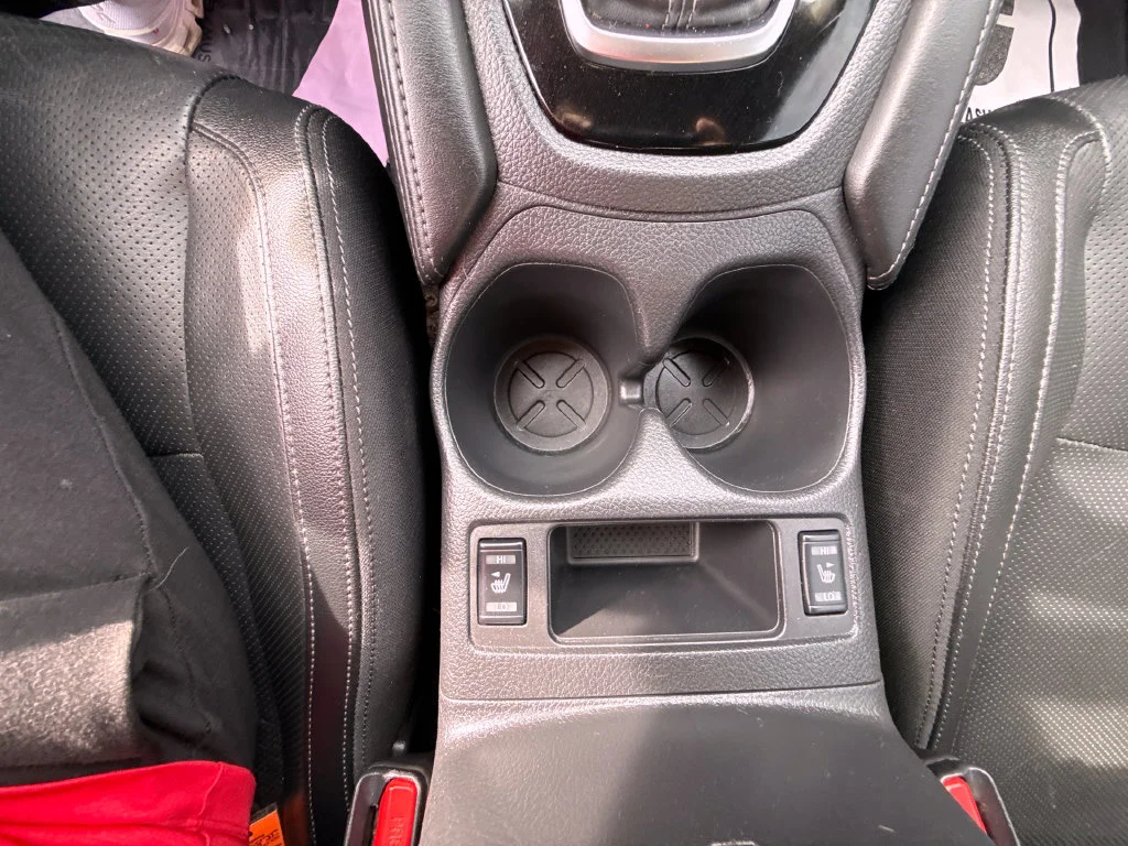 Used 2018 White Nissan SL image 23