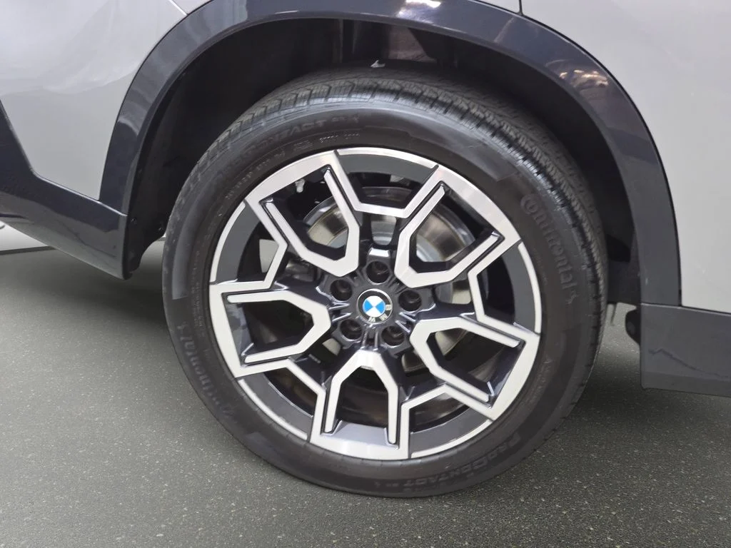 Used 2025 Silver Metallic BMW xDrive28i image 34