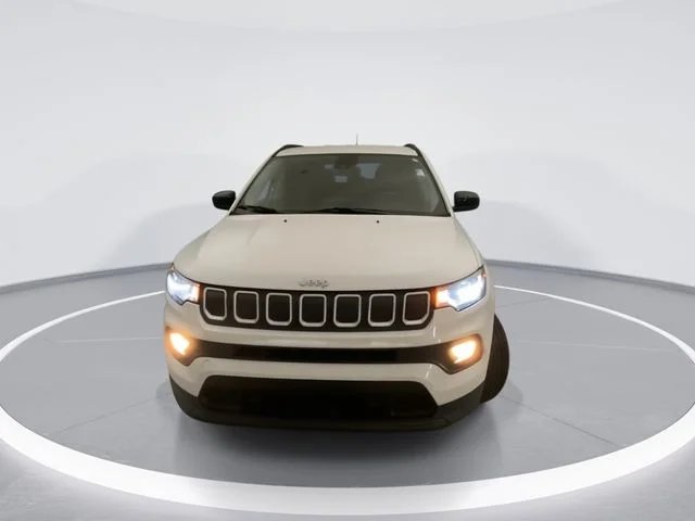 Used 2022 White Jeep Latitude Lux image 7