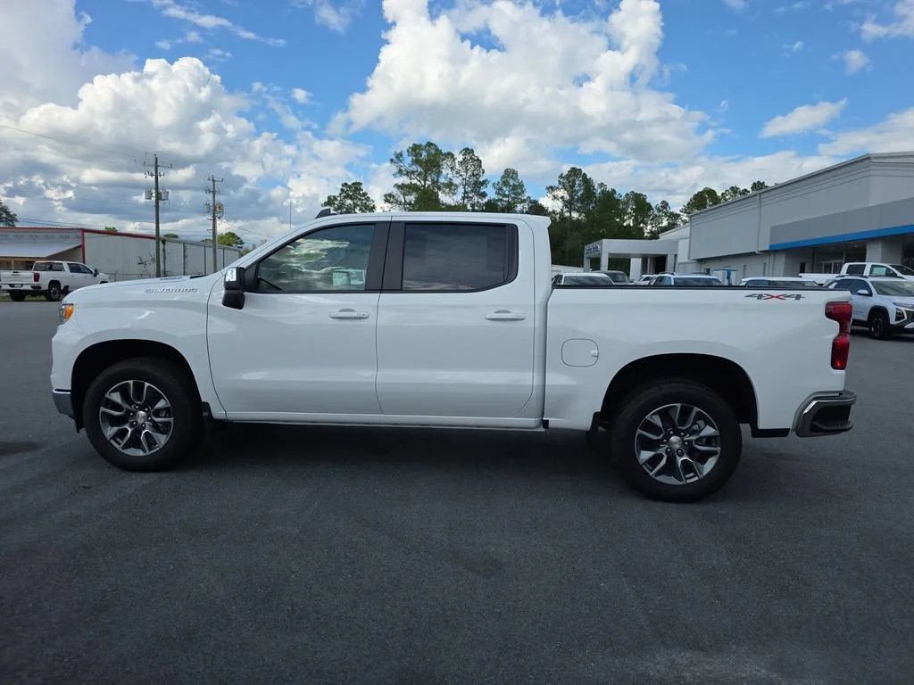 New 2026 Summit White Chevrolet LT image 4