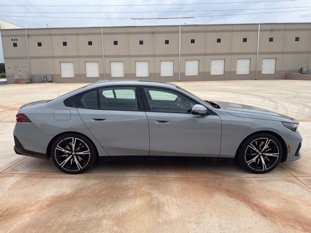 Used 2024 Gray BMW 540i xDrive image 4