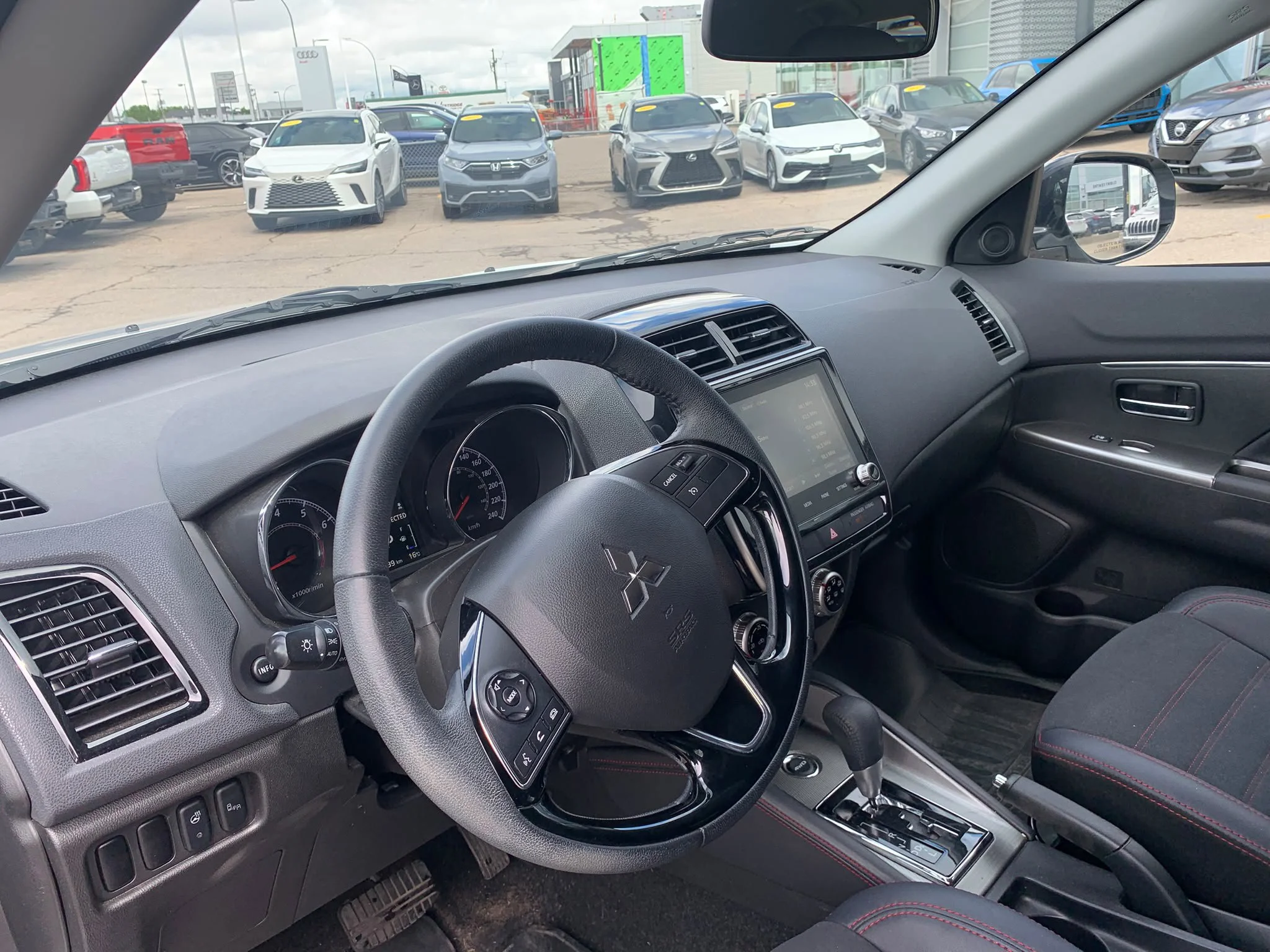 Certified Used 2022 White Diamond Mitsubishi SE AWD*White Diamond | Htd Premium Seats | Htd Steering Wheel | Park Assist | Roof Rails | CarPlay image 6