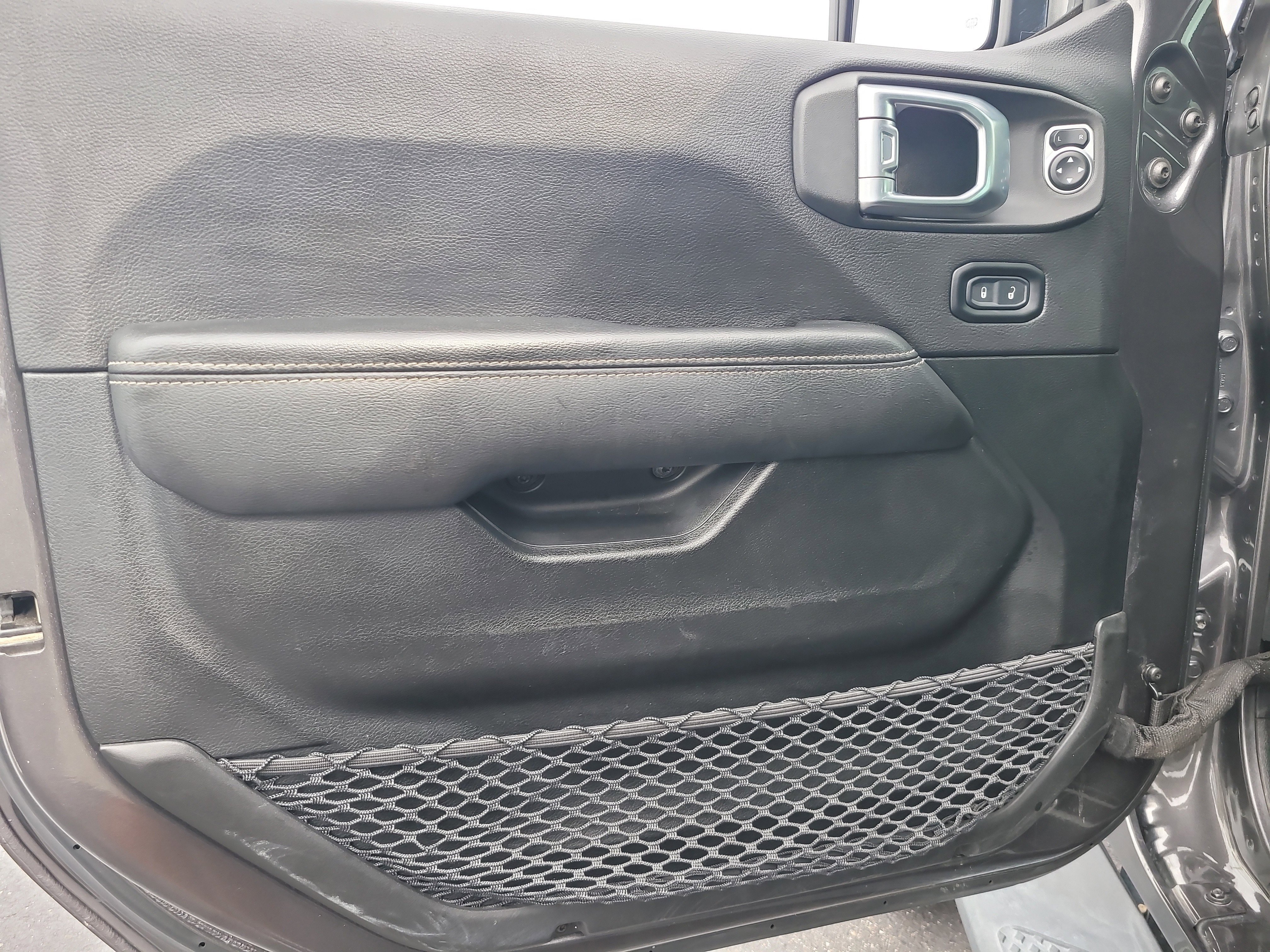 Used 2022 Granite Crystal Metallic Clearcoat Jeep Overland image 16
