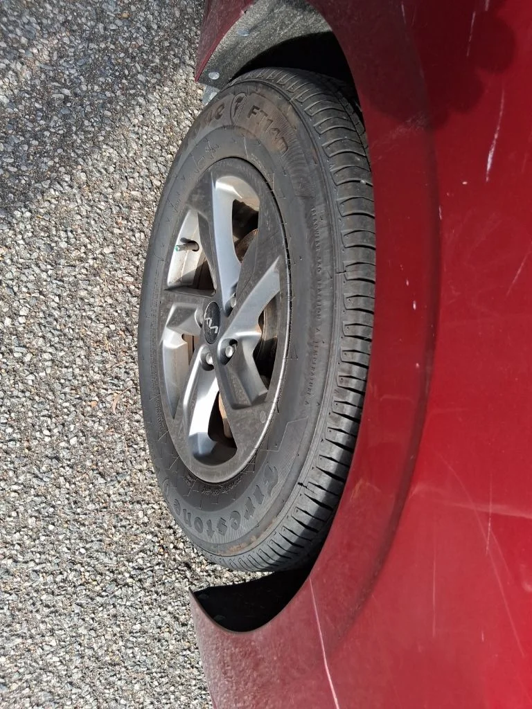 Used 2023 Red Kia LXS image 10