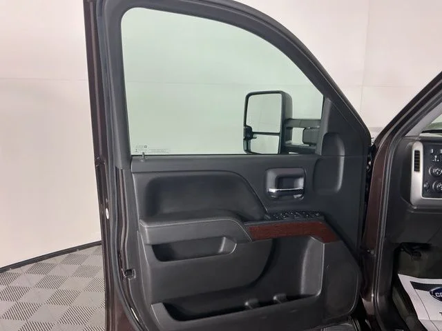 Used 2016  GMC SLE image 11