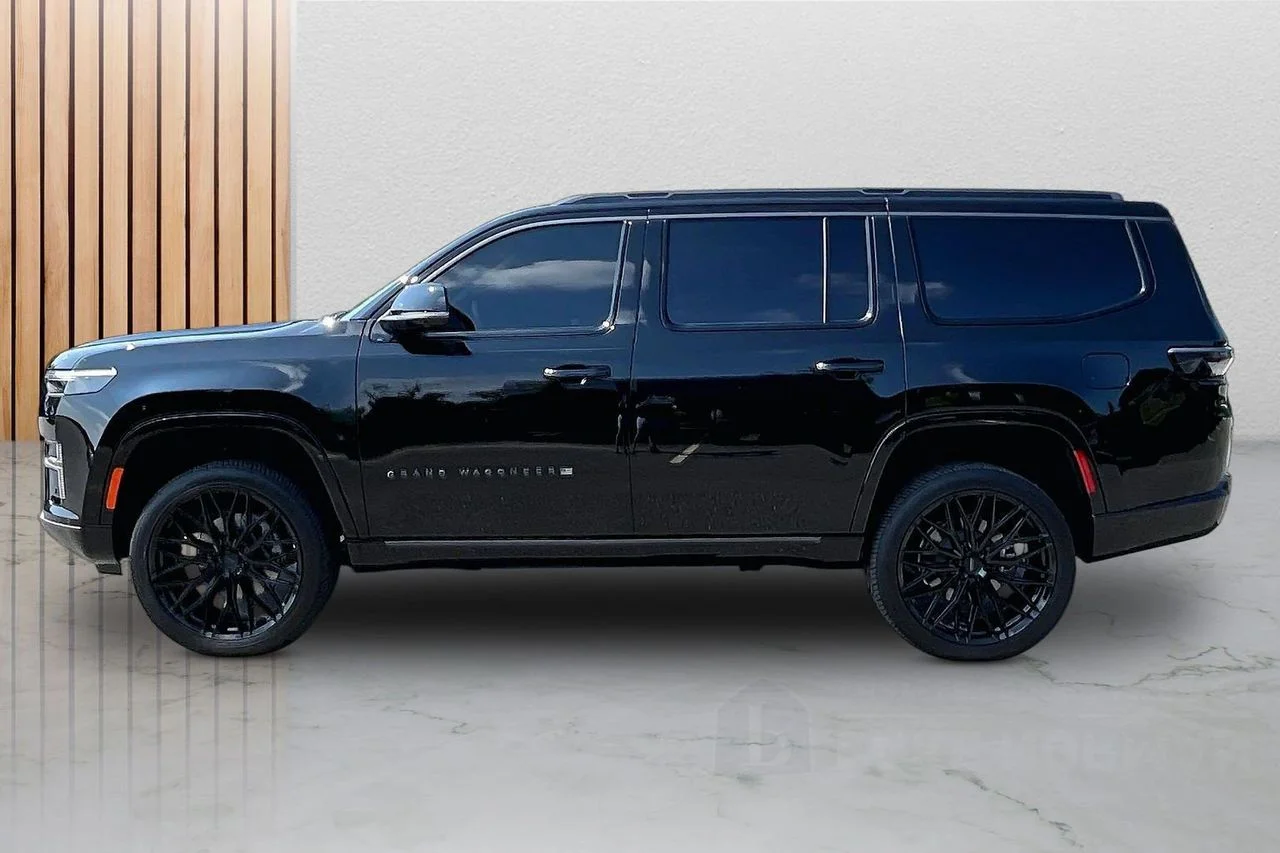 New 2026 High Gloss Black Exterior Paint Jeep Limited Reserve image 6