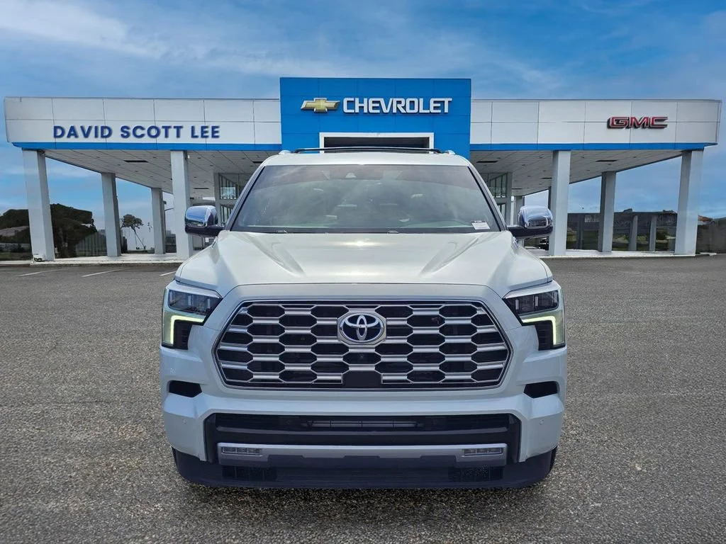 Used 2024  Toyota SR5 image 2