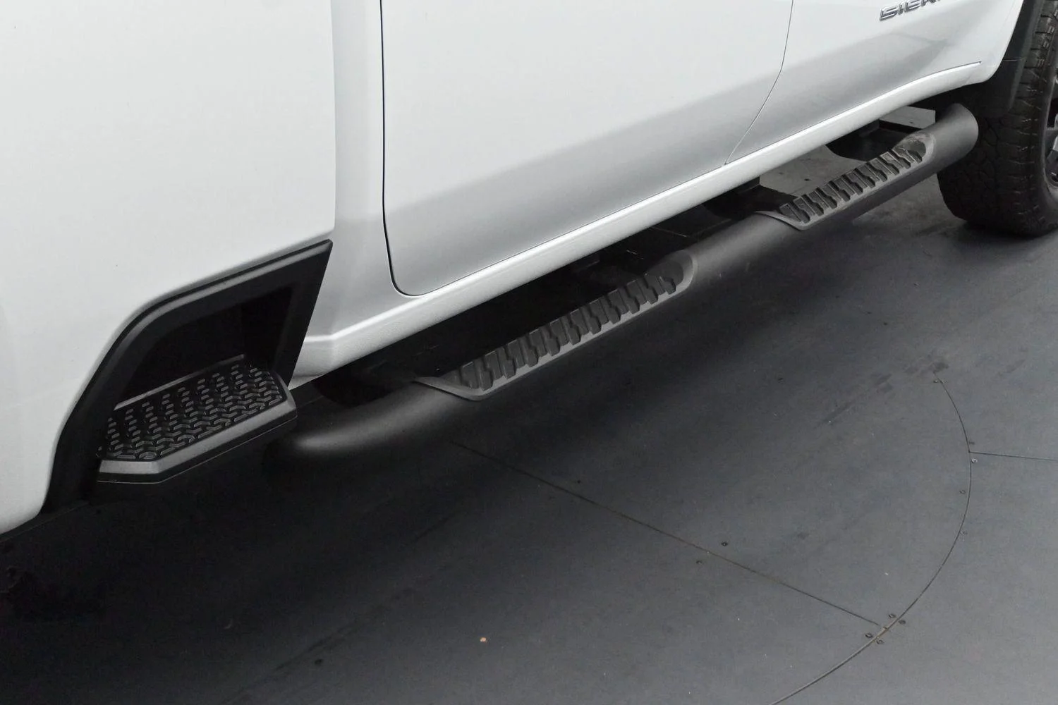 Used 2025 Summit White GMC Pro image 9