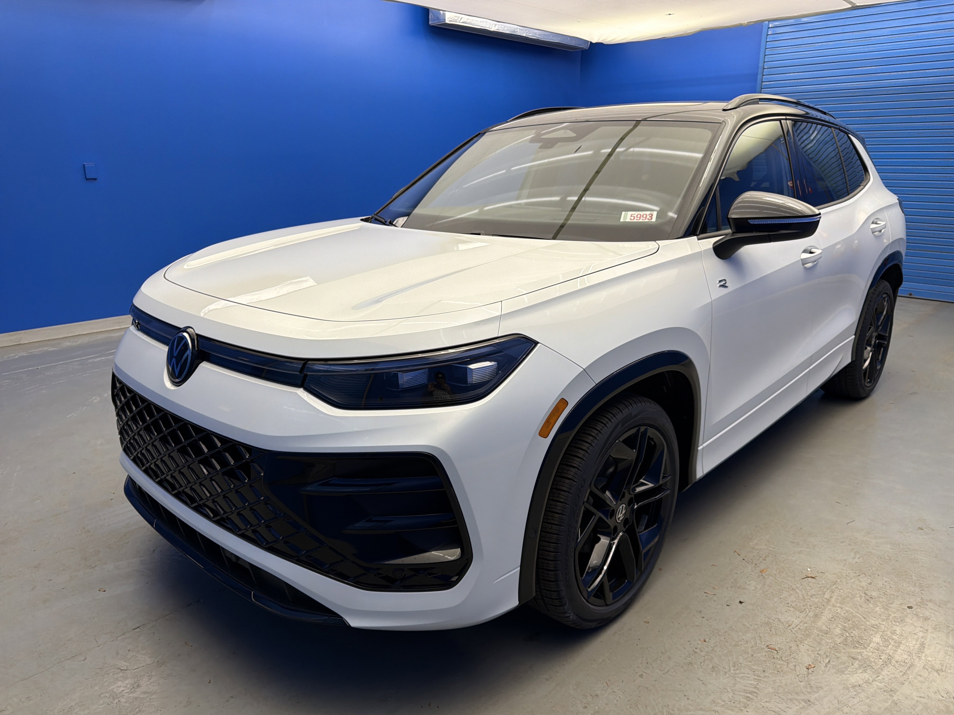 New 2026 Opal White w/Deep Black Roof Volkswagen SE R-Line Black image 4