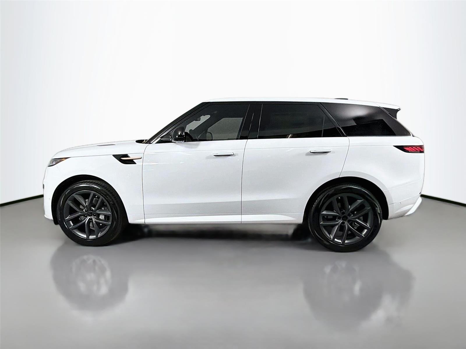 New 2026 Fuji White Land Rover Dynamic SE image 8
