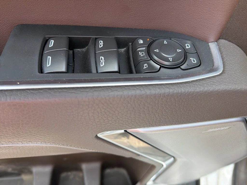 Used 2025 White GMC Denali image 19