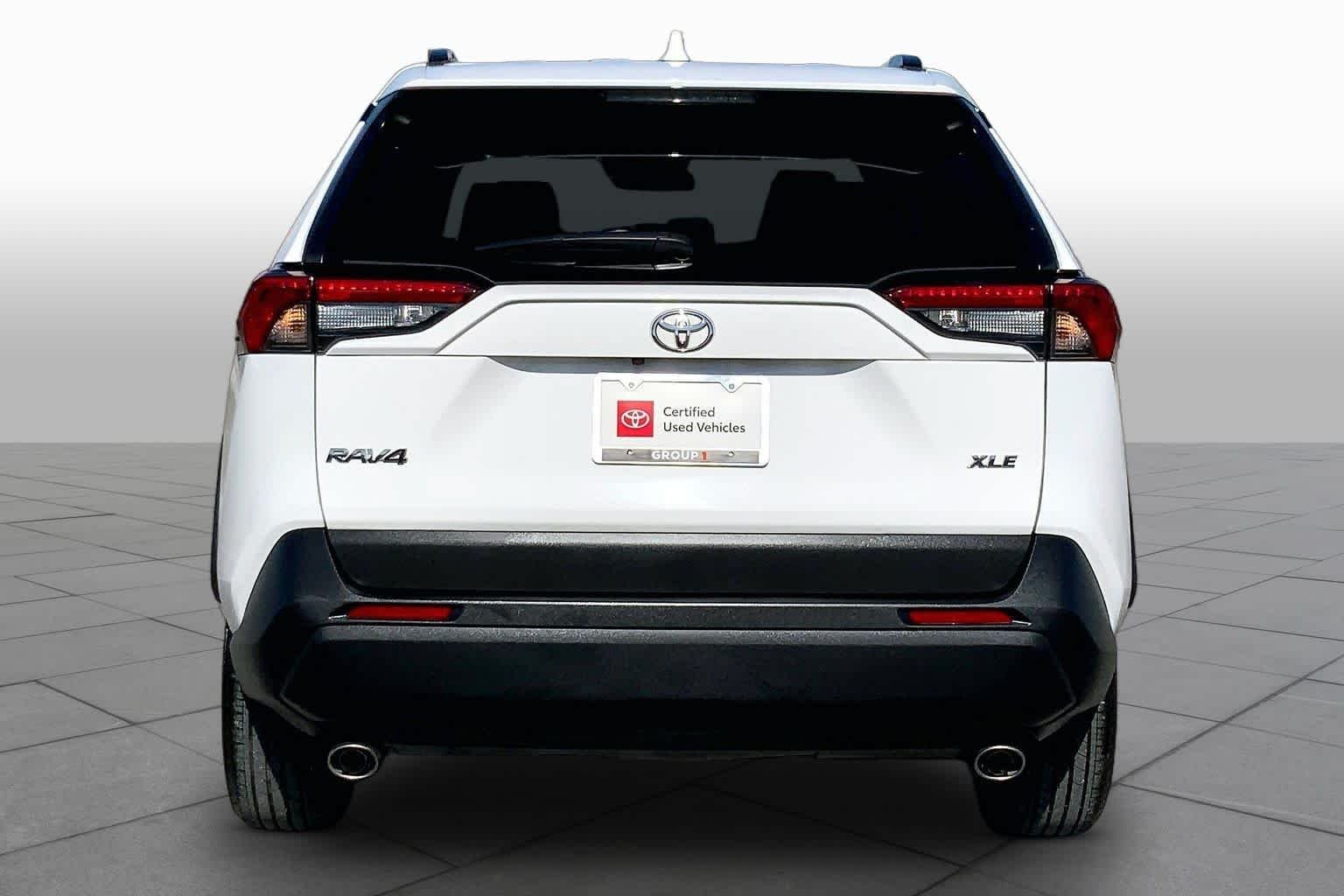 Used 2025 Ice Cap Toyota XLE image 5