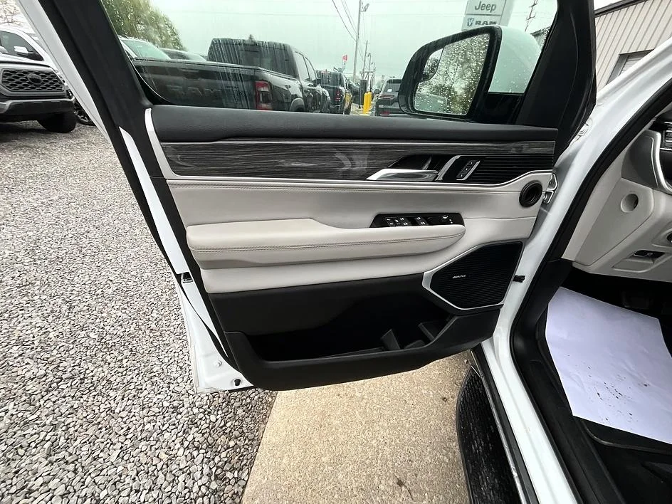2022 Jeep Wagoneer Series III - Photo 11