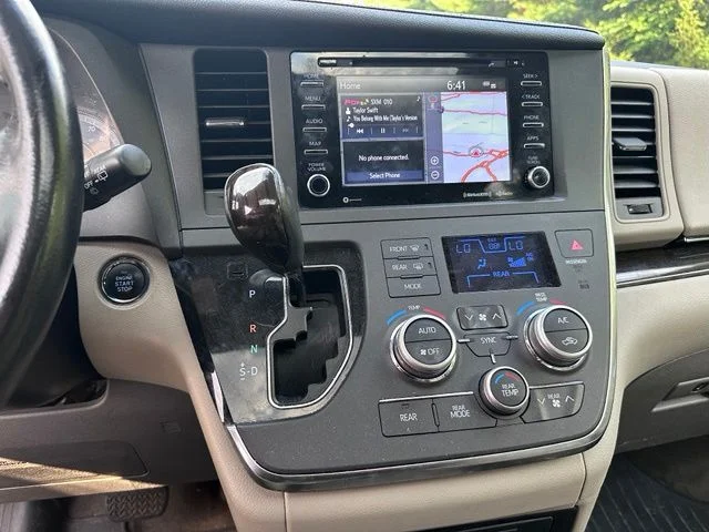 Used 2018 White Toyota XLE image 15