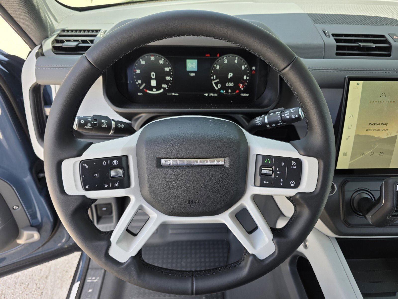 Used 2026 Tasman Blue Metallic Land Rover 110 X-Dynamic SE P400 image 16