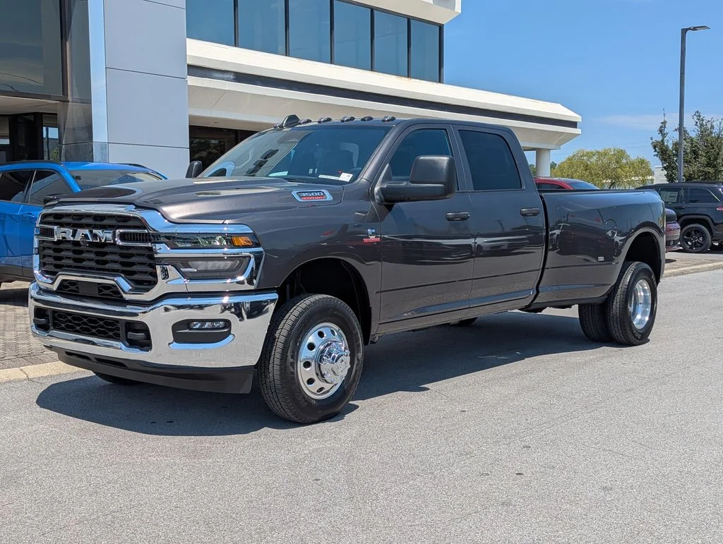 2025 RAM 3500 Tradesman - Photo 9