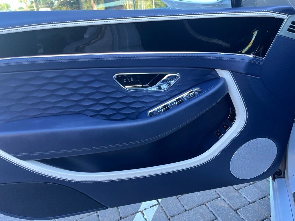 Used 2025  Bentley Speed image 7