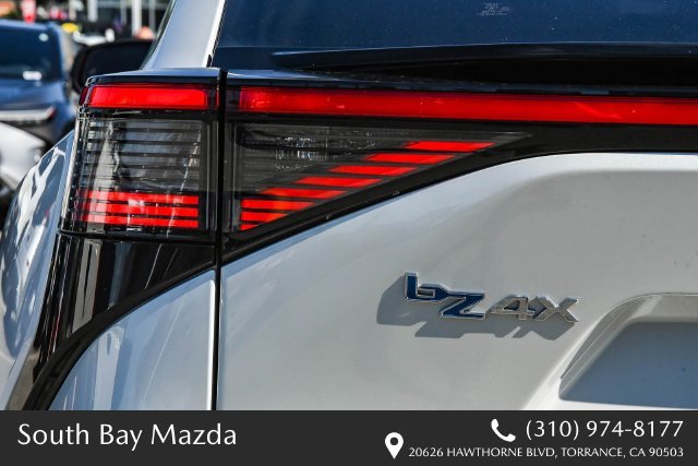 Used 2023 Beige Toyota XLE image 9