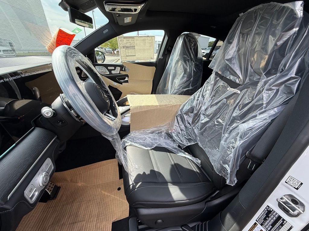 New 2027 MANUFAKTUR Moonlight White Metallic Mercedes-Benz AMG® GLE 53e 4MATIC+ Coupe image 9