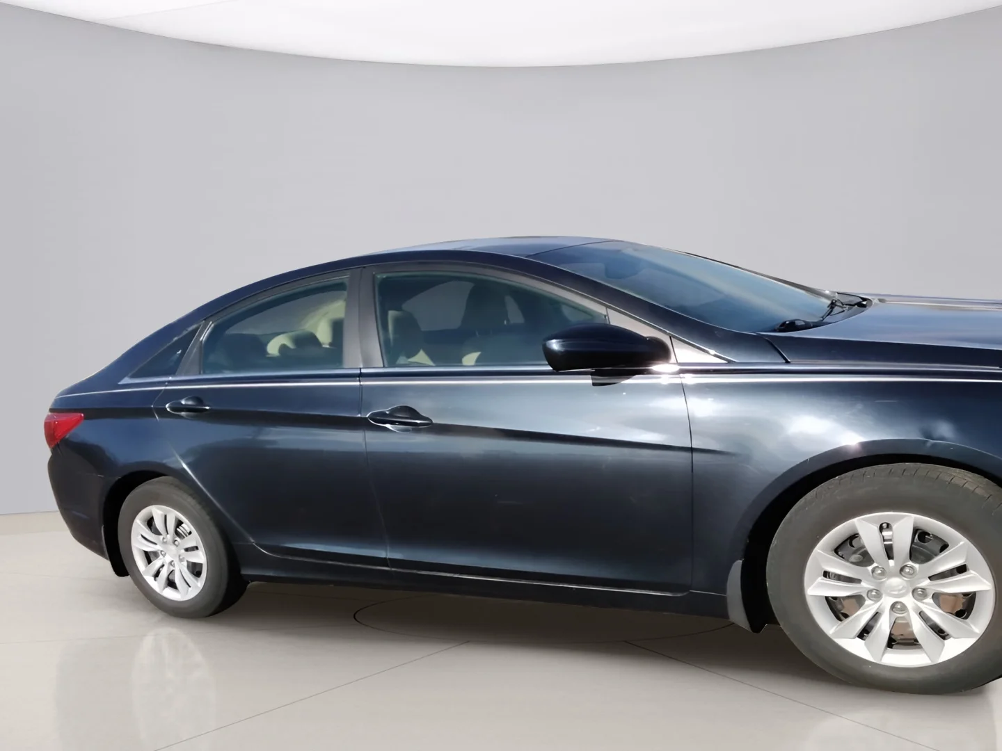 Used 2012 Gray Hyundai GLS image 1