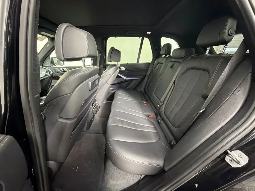Used 2019 Black Sapphire Metallic BMW xDrive40i image 16