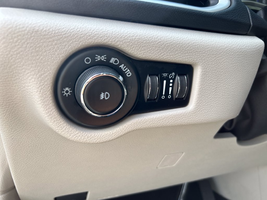 2023 Chrysler Pacifica Touring L - Photo 22