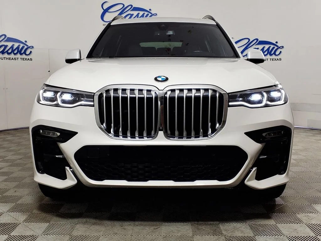 Used 2022 Mineral White M BMW xDrive40i image 3