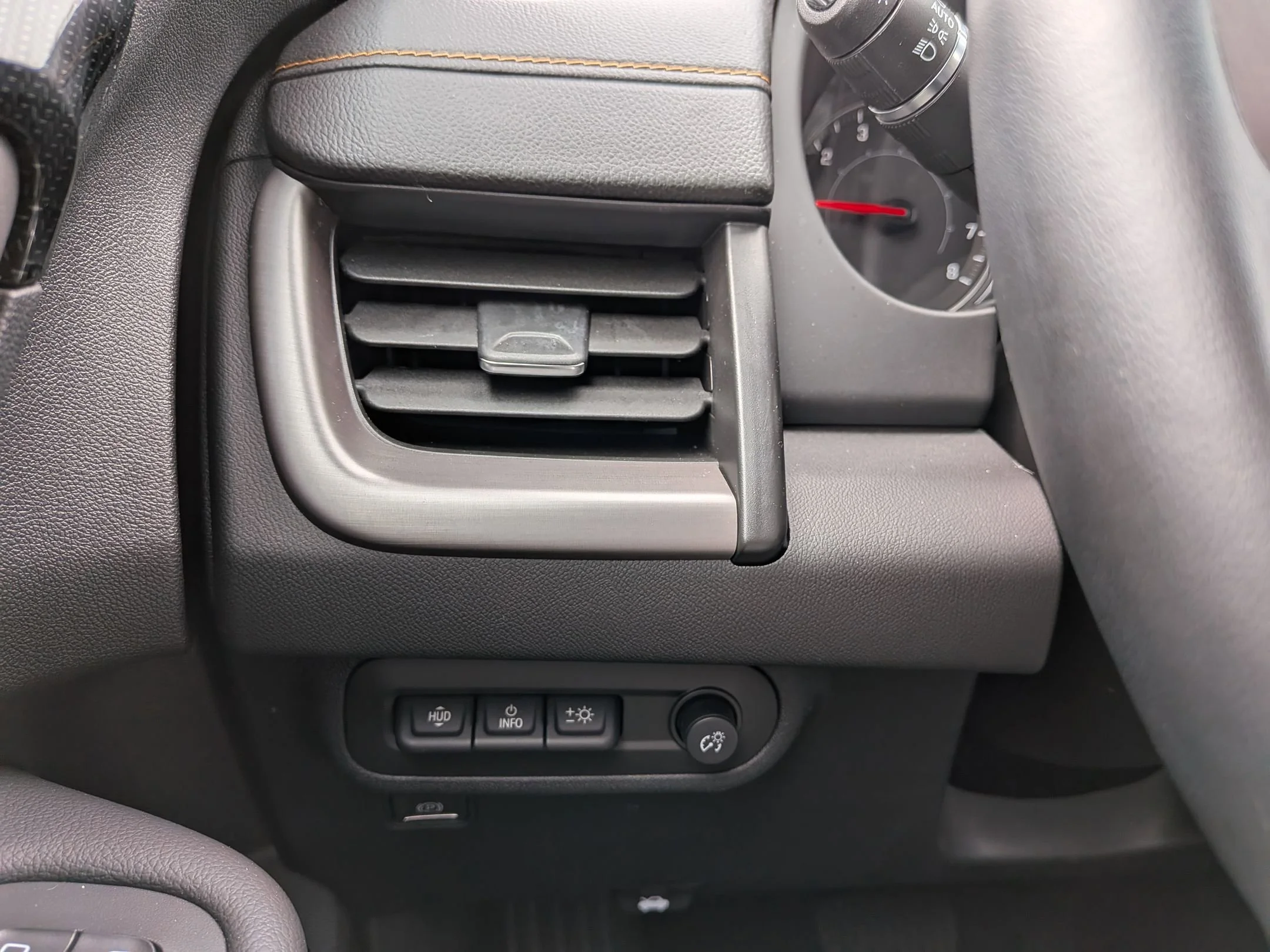 Used 2023 White Frost Tricoat GMC AT4 image 17