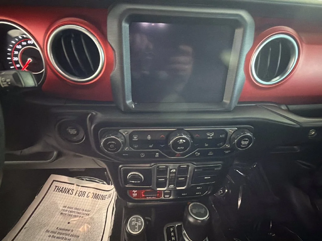 Used 2021  Jeep Unlimited Rubicon image 19