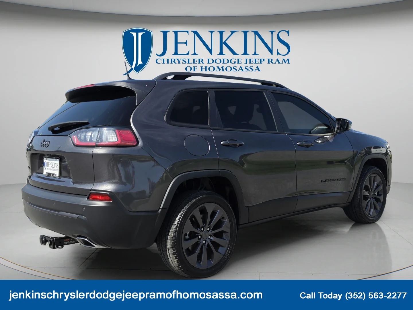 Used 2021 Granite Crystal Metallic Clearcoat Jeep 80th Anniversary image 4