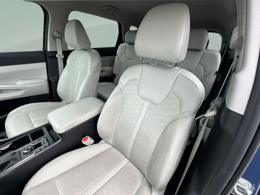 Used 2025 Black Kia S image 22