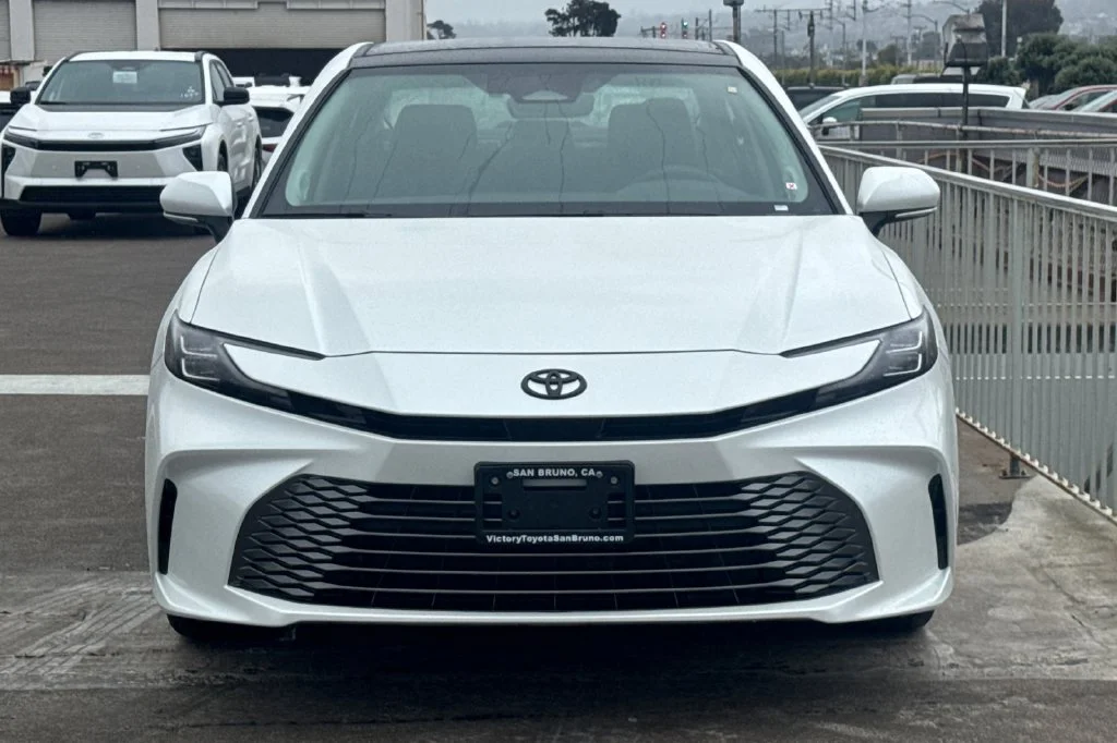 New 2026 Wind Chill Pearl Toyota XLE image 3