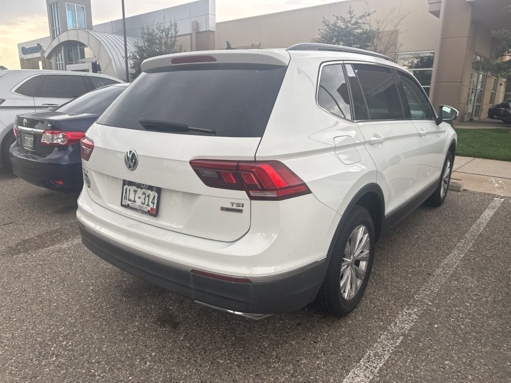 Used 2018 Platinum Gray Metallic Volkswagen SE image 4