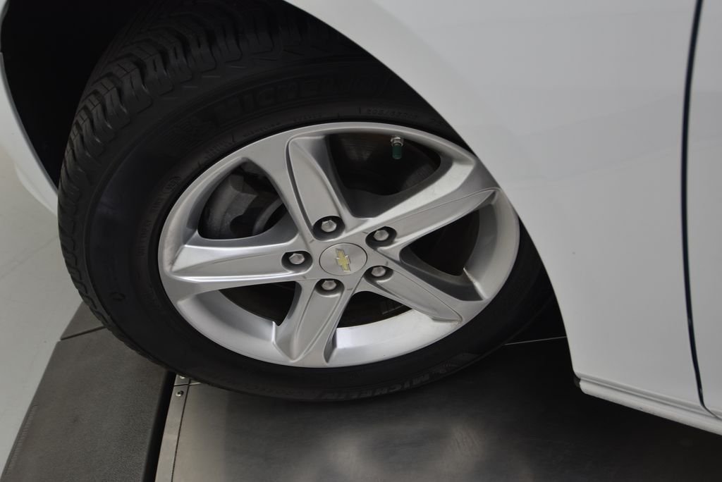 Used 2019 Summit White Chevrolet LS image 33