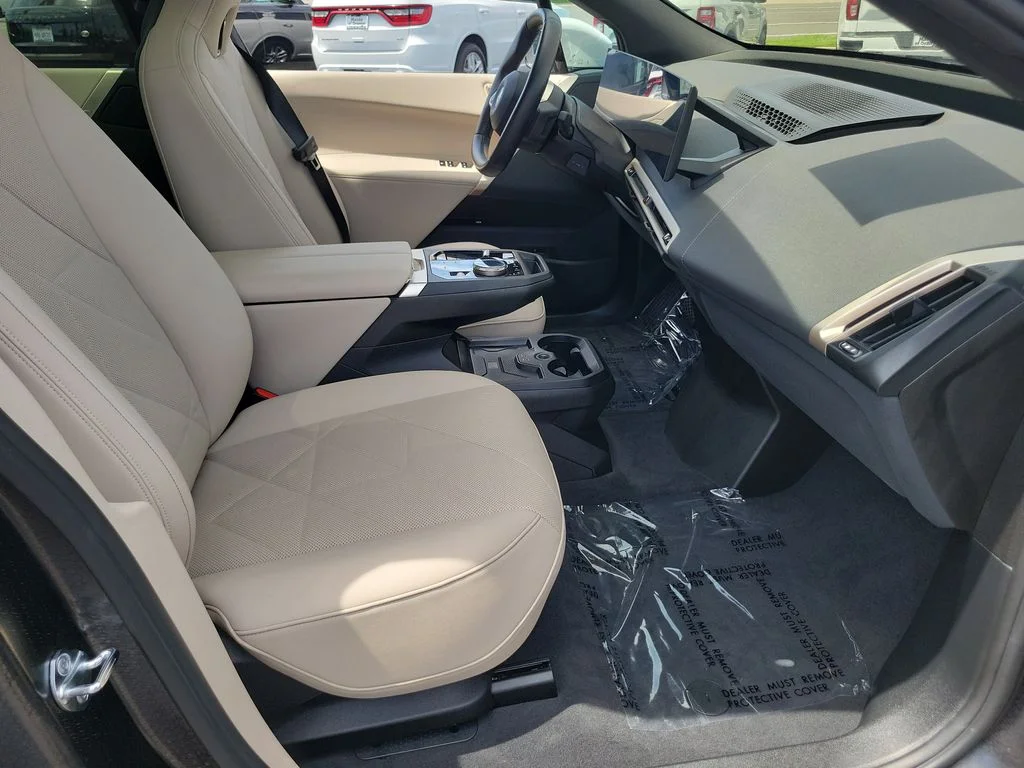 2025 BMW iX 50 - Photo 18