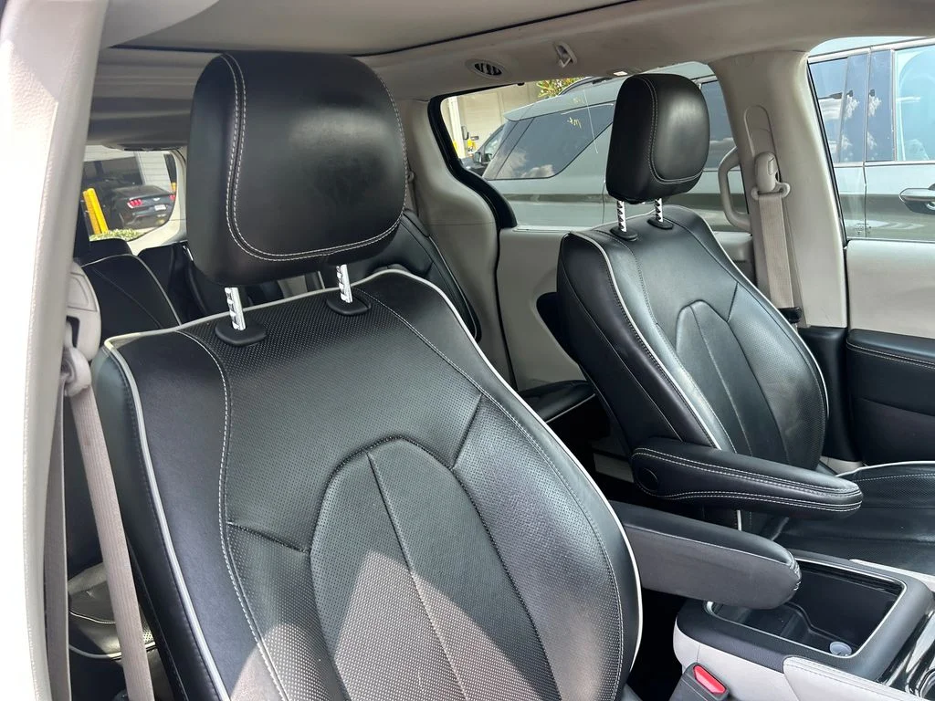 Used 2023 Gray Chrysler Limited image 16