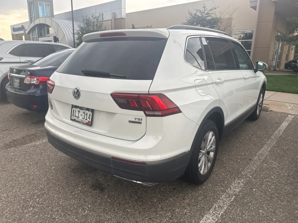 Used 2018 Platinum Gray Metallic Volkswagen SE image 5
