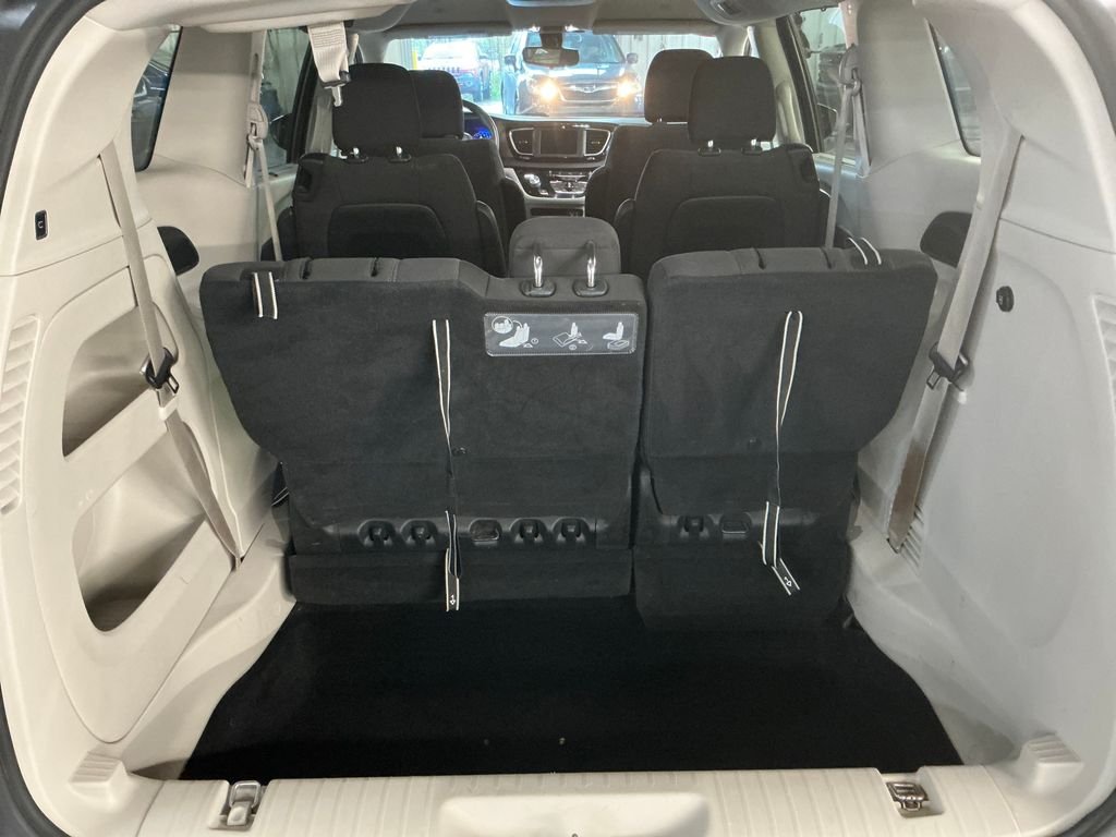 Used 2018 Gray Chrysler Touring Plus image 27