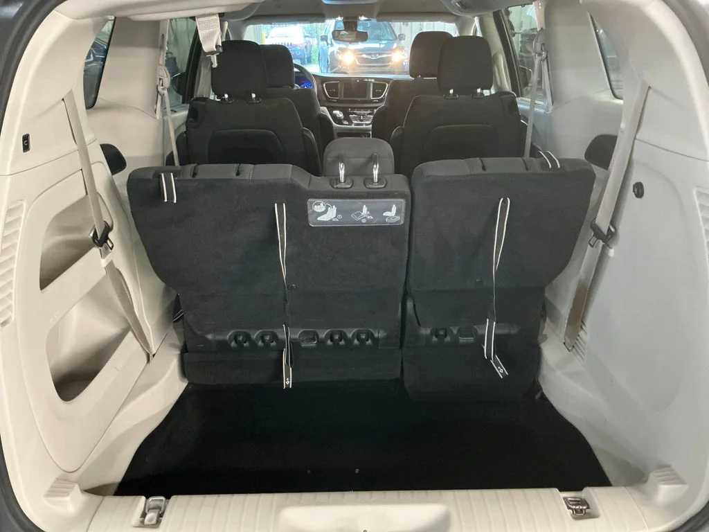Used 2018 Gray Chrysler Touring Plus image 27