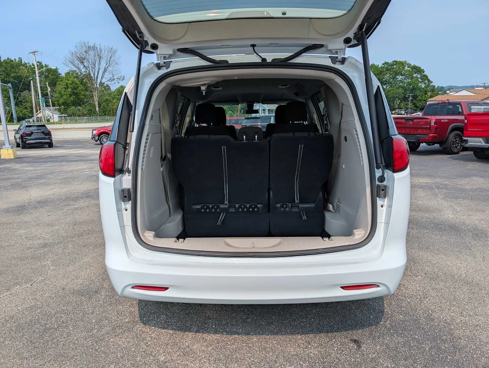 Used 2022 Bright White Clearcoat Chrysler LX image 37