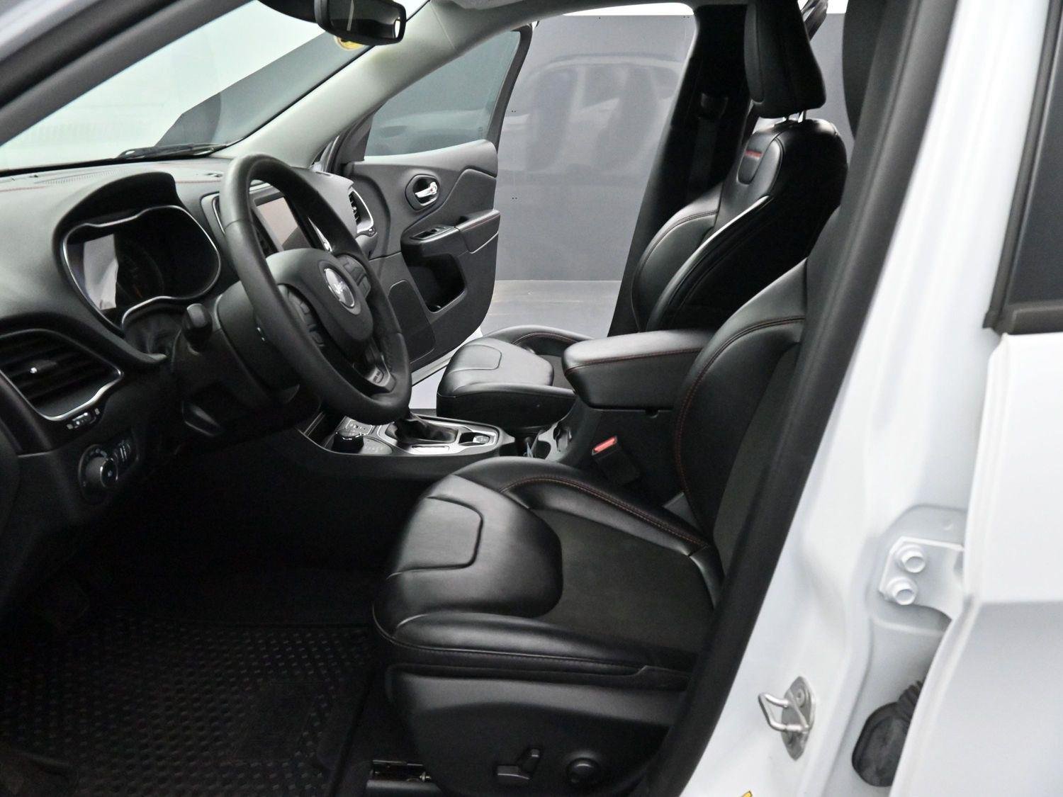Used 2022 White Jeep Trailhawk image 12