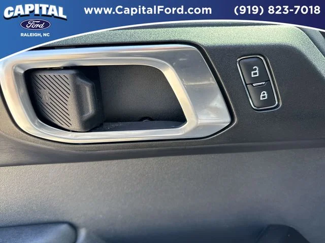 Used 2025 White Ford Badlands image 21